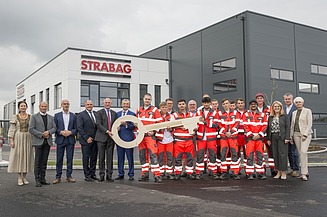 Gruppenfoto der Eröffnung vom STRABAG Camp[us] Ybbs